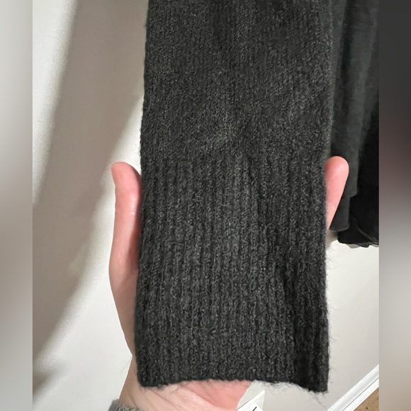 Umgee Charcoal Gray Oversized Cowl Neck Sweater Handkerchief Hem Size Small - Picture 6 of 8